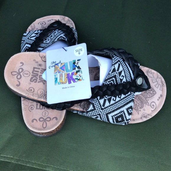 muk luk elaine sandals
